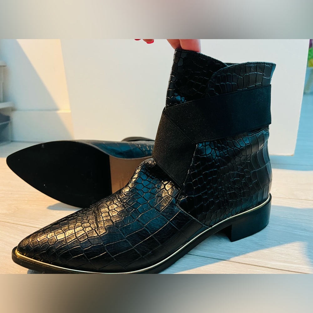 NEW WOMEN’S BOOTIES